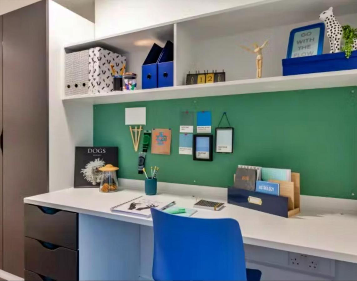 Pensiune Modern Rooms In Wembley, Sk *