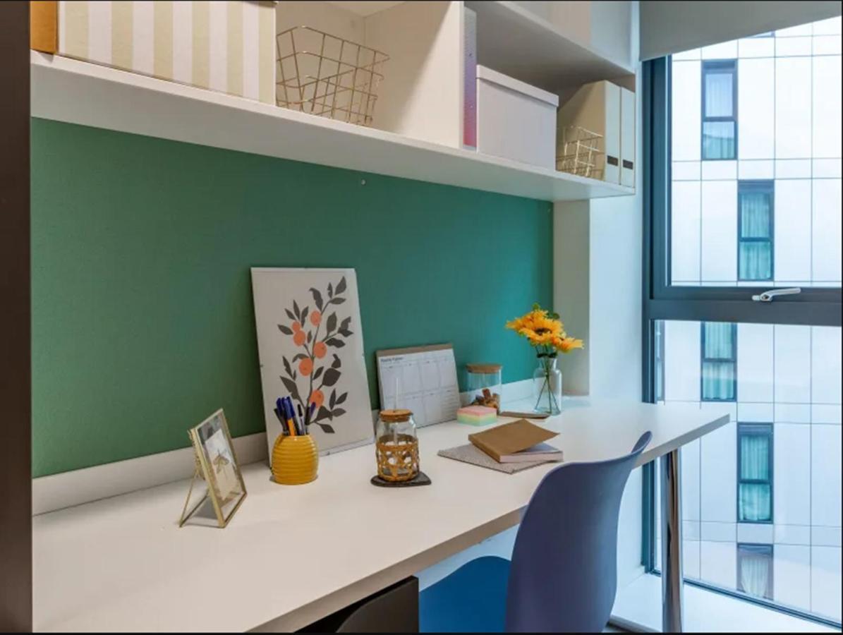 Modern Rooms In Wembley, Sk Pensiune *