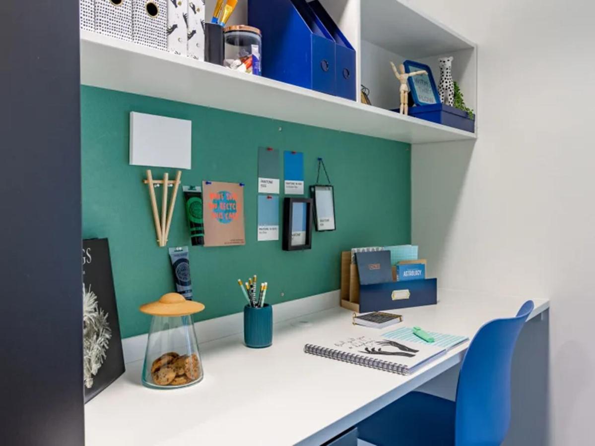 Pensiune Modern Rooms In Wembley, Sk *
